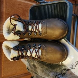 Cushion Walk Boots Size 10